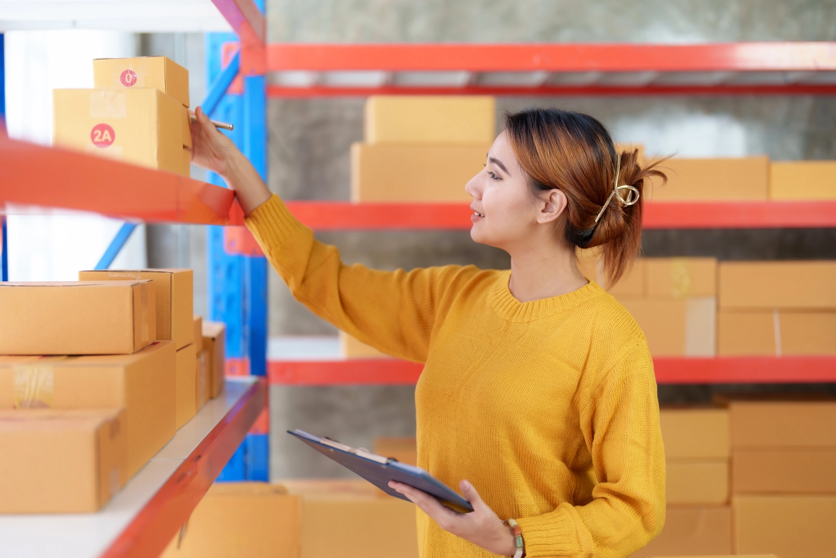 Catálogo de productos organizado con códigos, SKU, categorías e inventario